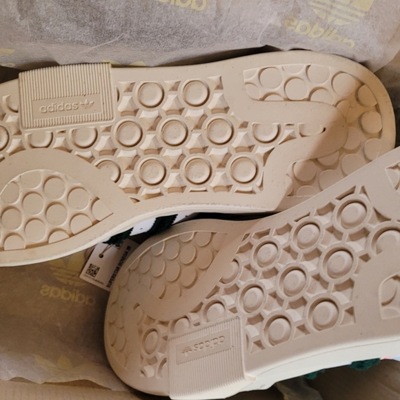 NWT Adidas Superstar Bonega fits 7.0 ladies size - Picture 13 of 16